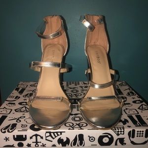 HEELS WITH SILVER DETAIL